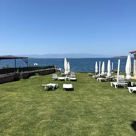 Red Shutters Cunda - Private & Breakfast Bed & Breakfast 3*