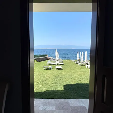 Bed & Breakfast Red Shutters Cunda - Private & Breakfast
