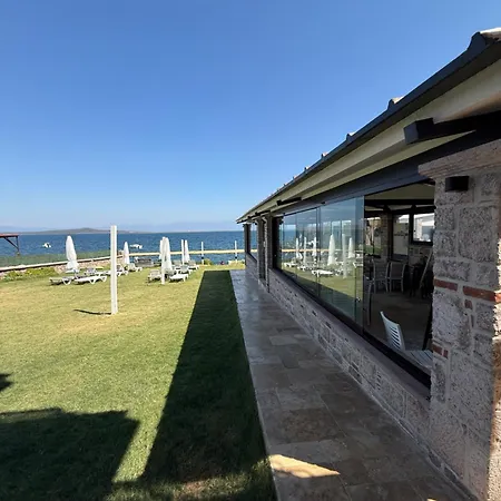 Bed & Breakfast Red Shutters Cunda - Private & Breakfast