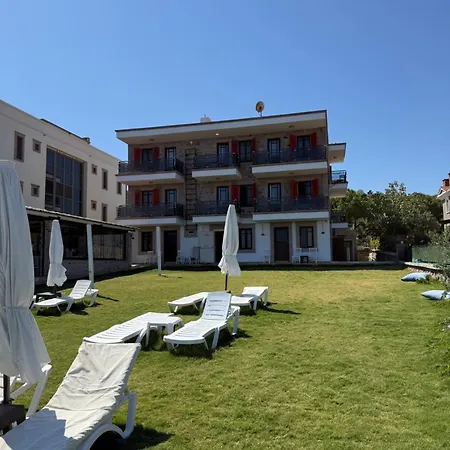 Red Shutters Cunda - Private & Breakfast Bed & Breakfast 3*