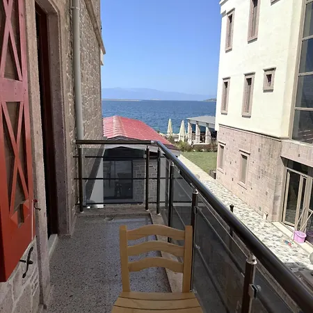 Red Shutters Cunda - Private & Breakfast Bed & Breakfast 3*